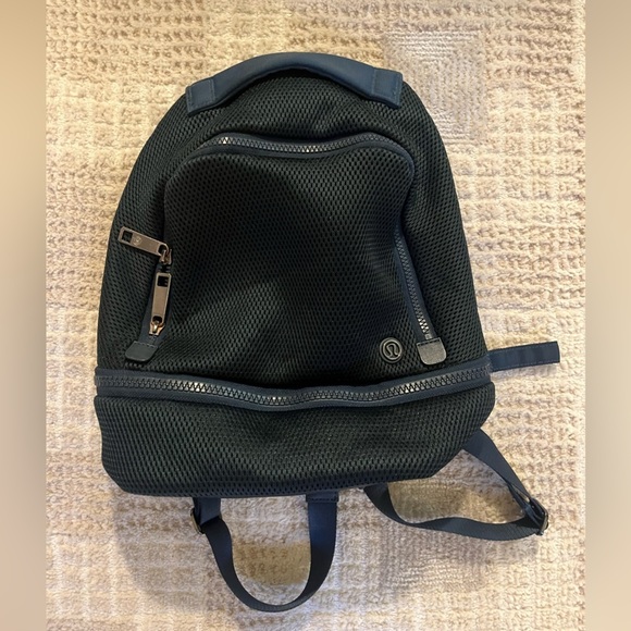 Lululemon Mesh Go Lightly Jaded Blue Backpack/Purse 12 liter mini - Picture 3 of 7